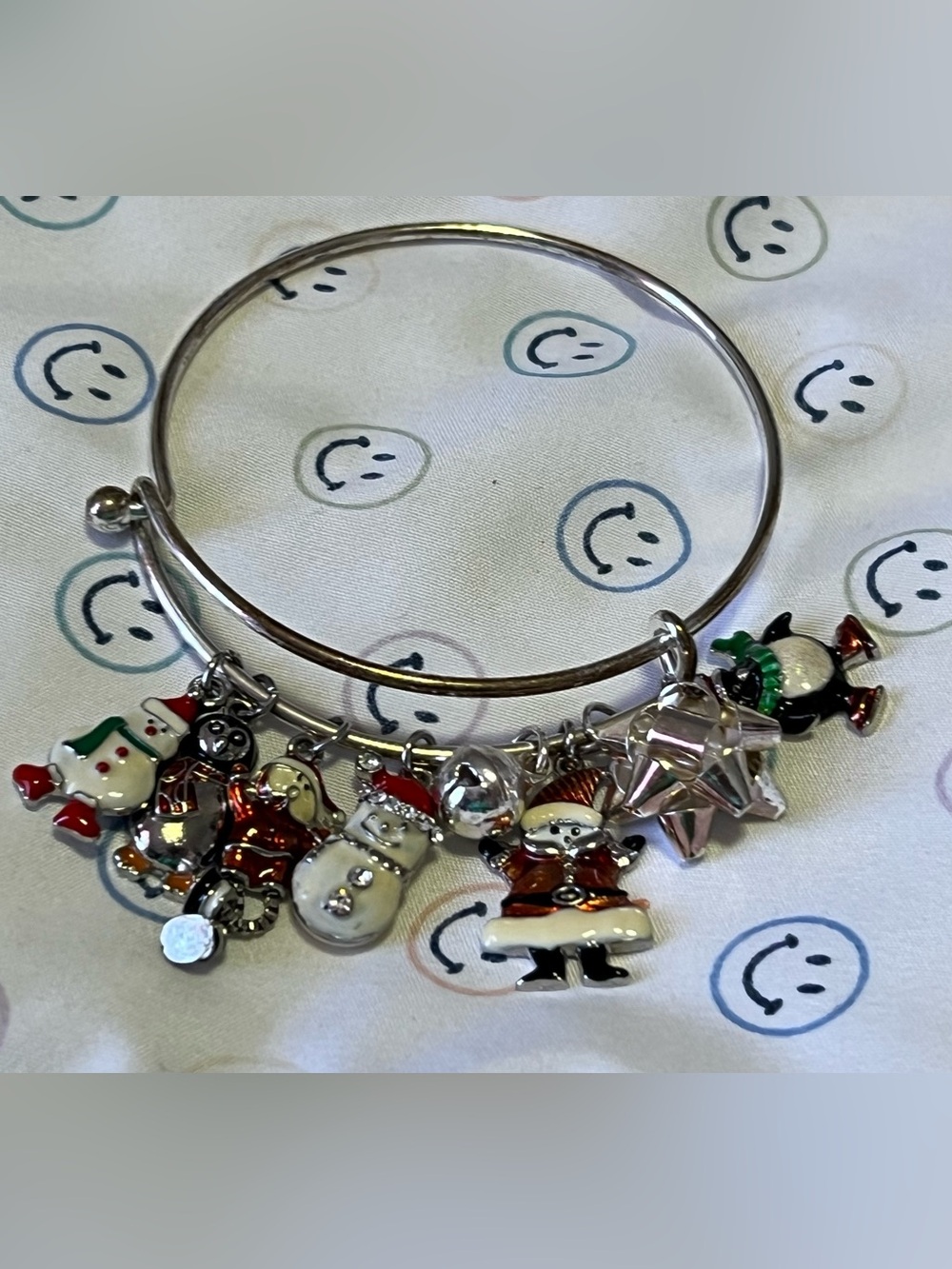 🎄Christmas 8-charm silver bangle bracelet, silver finish